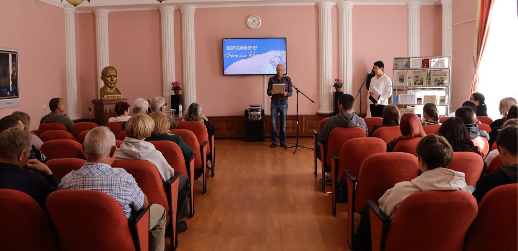«Вернуться б снова к тополям…»: в Шукшинке открыли «Литературную осень» и чествовали поэта Анатолия Краснослободцева