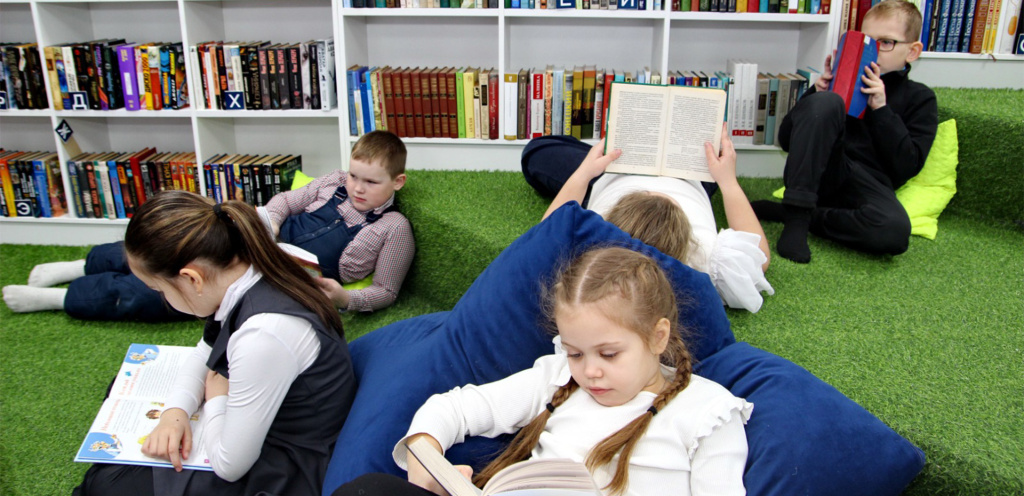 Книги, кисти и перо.jpg