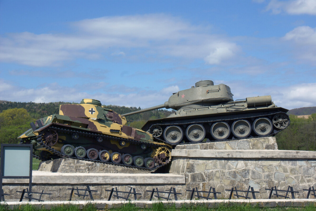 Танк Т-34 с номером ее машины