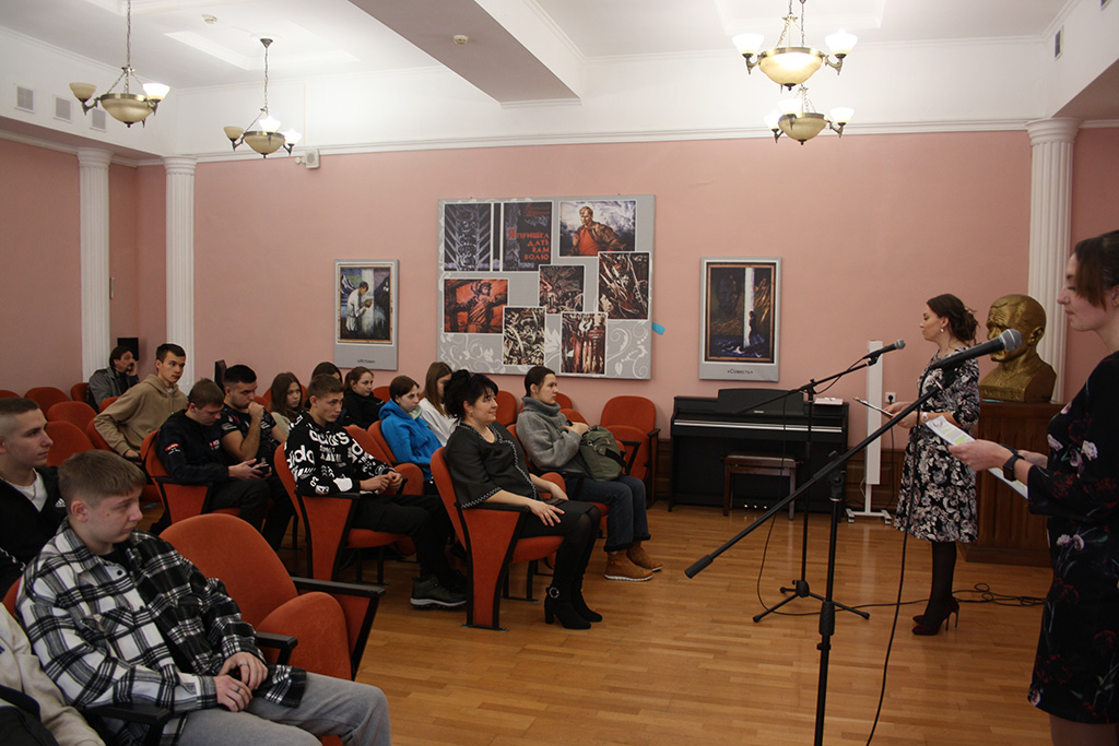 Под маминым крылом