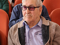 «Вернуться б снова к тополям…»