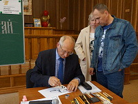 Писать красиво нелегко…