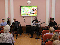 Славим возраст золотой