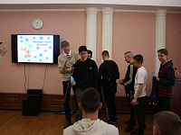 «Под маминым крылом»
