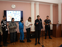 «Под маминым крылом»