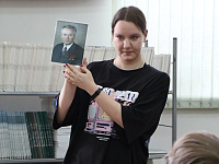 Были заперты в Краеведческом зале…