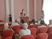 Писатель у микрофона
