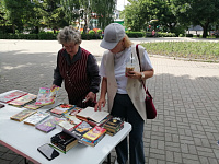 «Читай, Бийск!» снова на бульваре.
