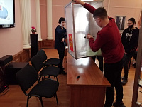 «Я голосую впервые»