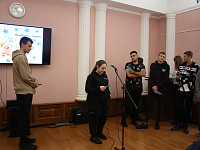 «Под маминым крылом»