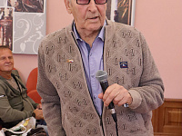 «Вернуться б снова к тополям…»