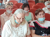 Писатель у микрофона