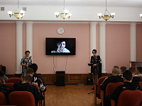 «Под маминым крылом»