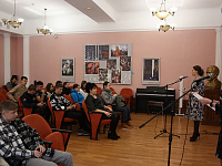«Под маминым крылом»