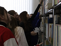 Были заперты в Краеведческом зале…