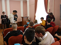 «Под маминым крылом»