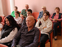 «Вернуться б снова к тополям…»